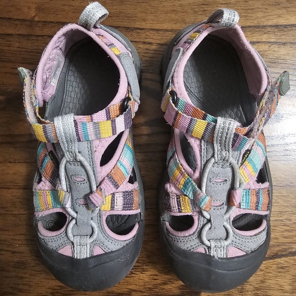 KEEN Kids Size 12 - Picture 1 of 7
